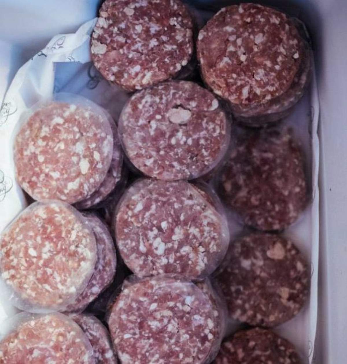 Un Chef a gătit pentru prima oară BURGERII din CARNE de OM!  Nu o să crezi când vei vedea lista de ingrediente