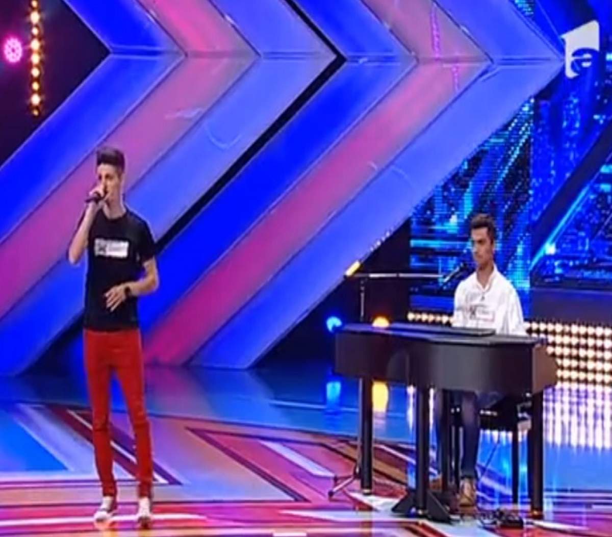 VIDEO / Au venit cu un pian la "X FACTOR şi ce au făcut apoi te va lăsa MASCĂ! "Sunteţi muc şi sfârc!"