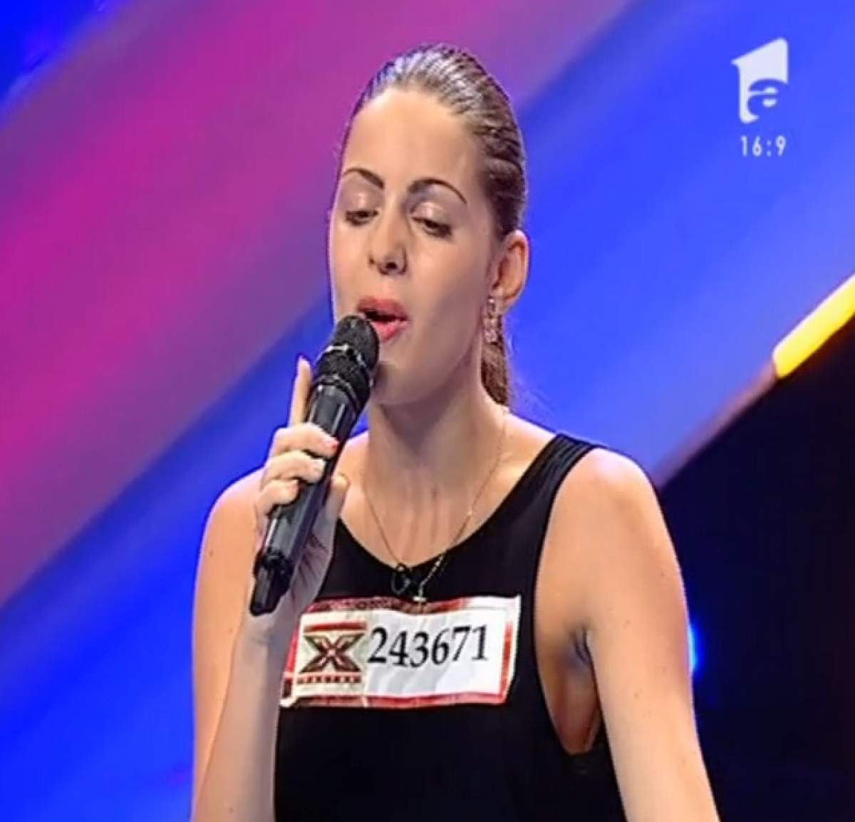 VIDEO / Singura concurentă de la "X Factor" care a primit patru de "Da"! N-ai să crezi cine a mai lăudat-o