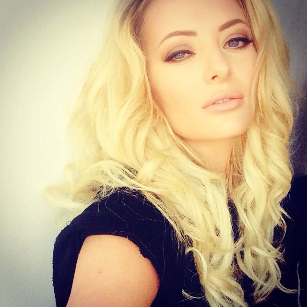 Nu s-a lăsat până nu l-a DEZBRĂCAT! Delia şi-a făcut de cap la "X Factor"