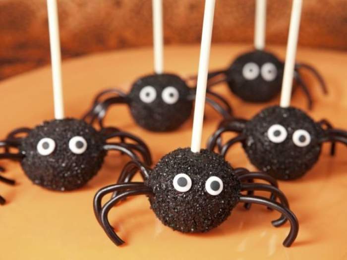 REŢETA ZILEI - VINERI: Bomboane păianjen cu ciocolată! Ideale pentru noaptea de Halloween!