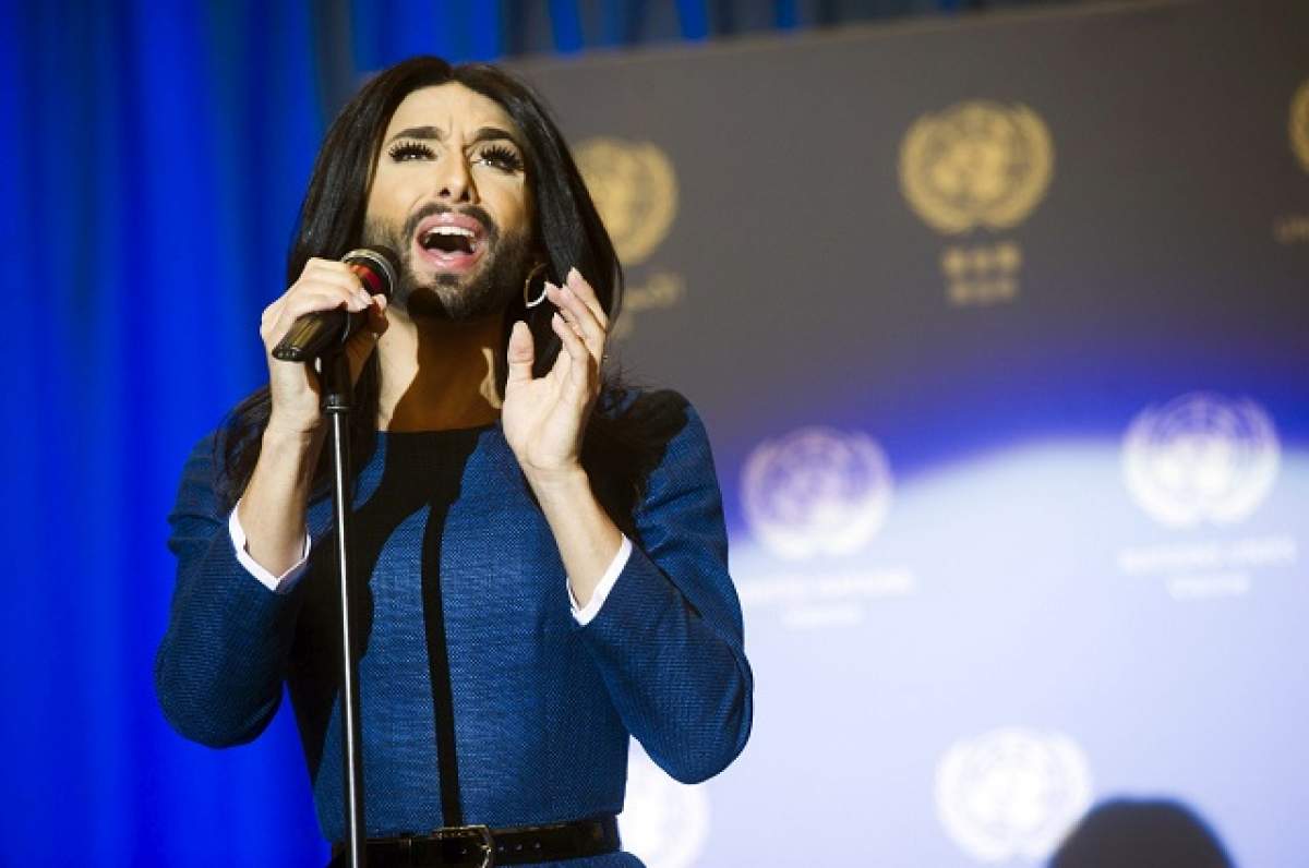 FOTO / Conchita Wurst a defilat cu tanga la vedere! Cum s-a afişat controversatul personaj transsexual, în cadrul unui eveniment