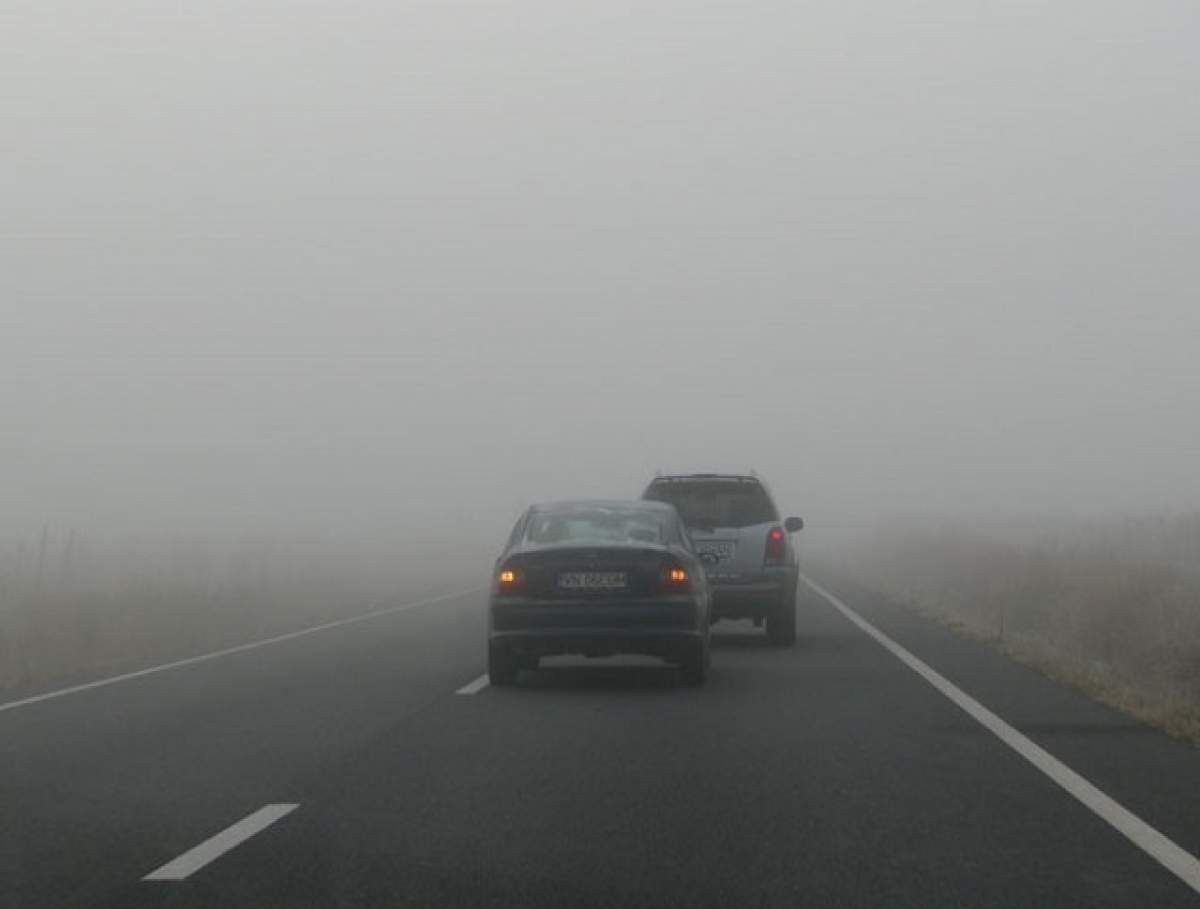 Atenţie, şoferi! Ceaţă densă pe mai multe drumuri din ţară