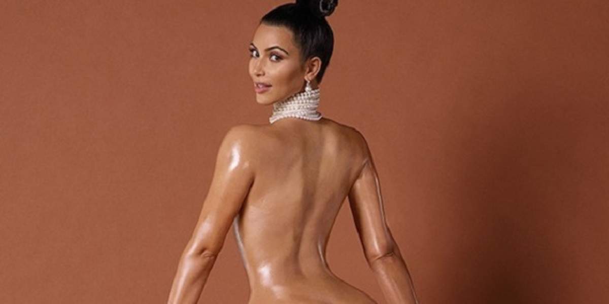Kim Kardashian a renunţat la chiloţi şi le-a arătat fanilor adevărata mărime a posteriorului ei