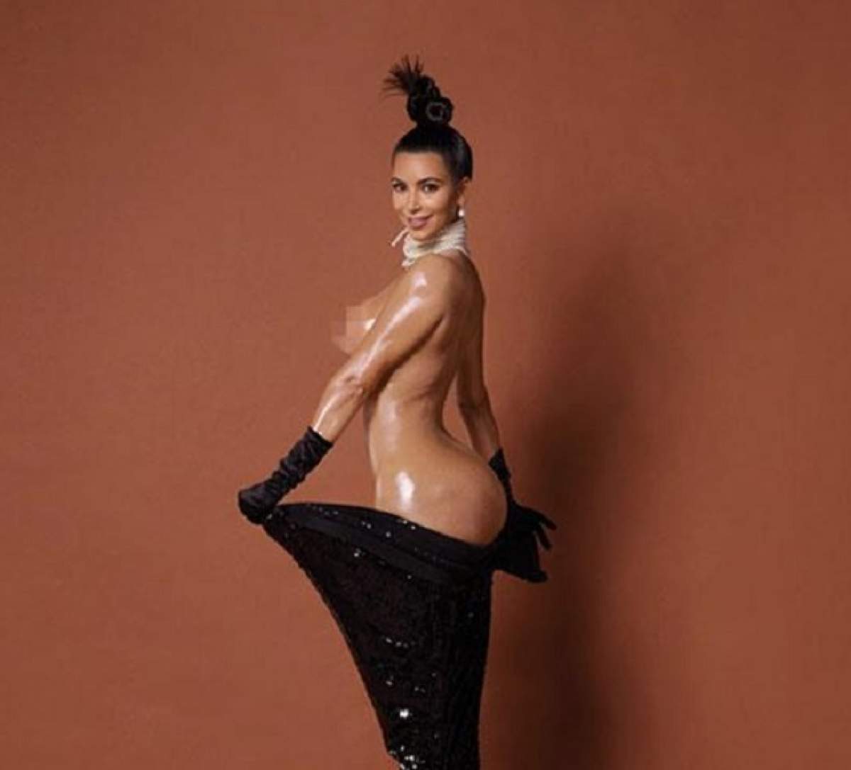 VIDEO / Posteriorul lui Kim Kardashian, bătaie de joc pentru internauţi! Imaginile pe care nu credeai că le vei vedea cu diva brunetă