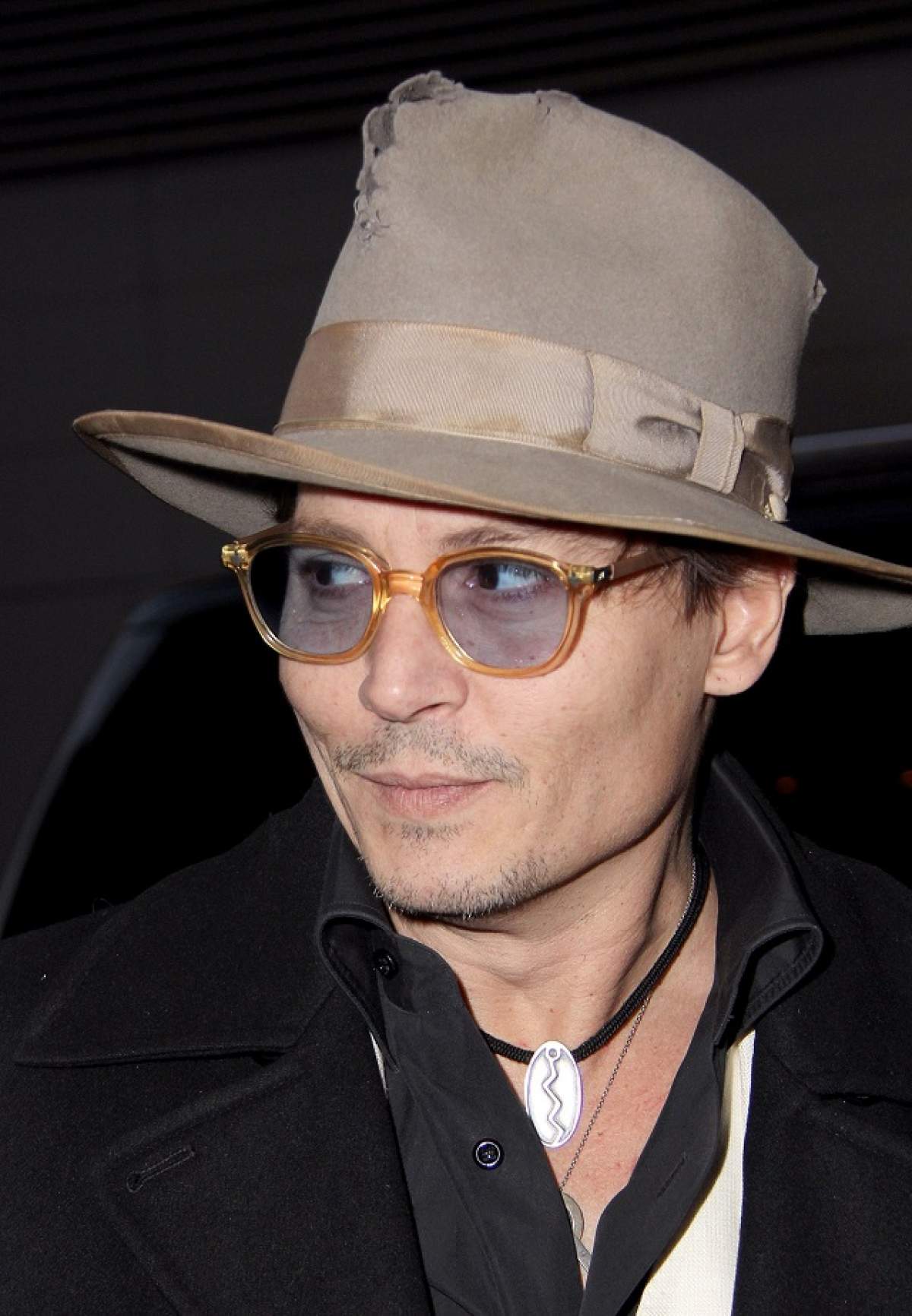 VIDEO / Johnny Depp a urcat pe scenă BEAT! Actorul abia a reuşit să lege cuvintele