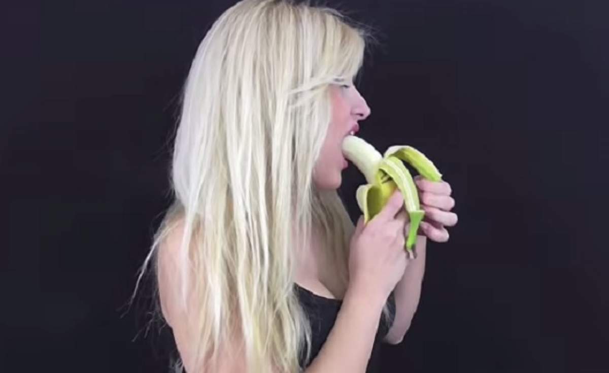 VIDEO / Ţi-e jenă să mănânci o banană în public? Uite soluţia salvatoare