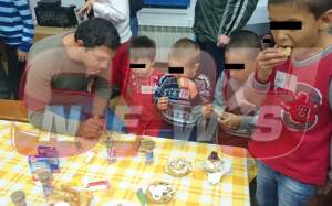 Imagini emoţionante! Chef Bontea și Chef Dumitrescu au decorat dulciuri împreună cu micuţii de la SOS Satele Copiilor