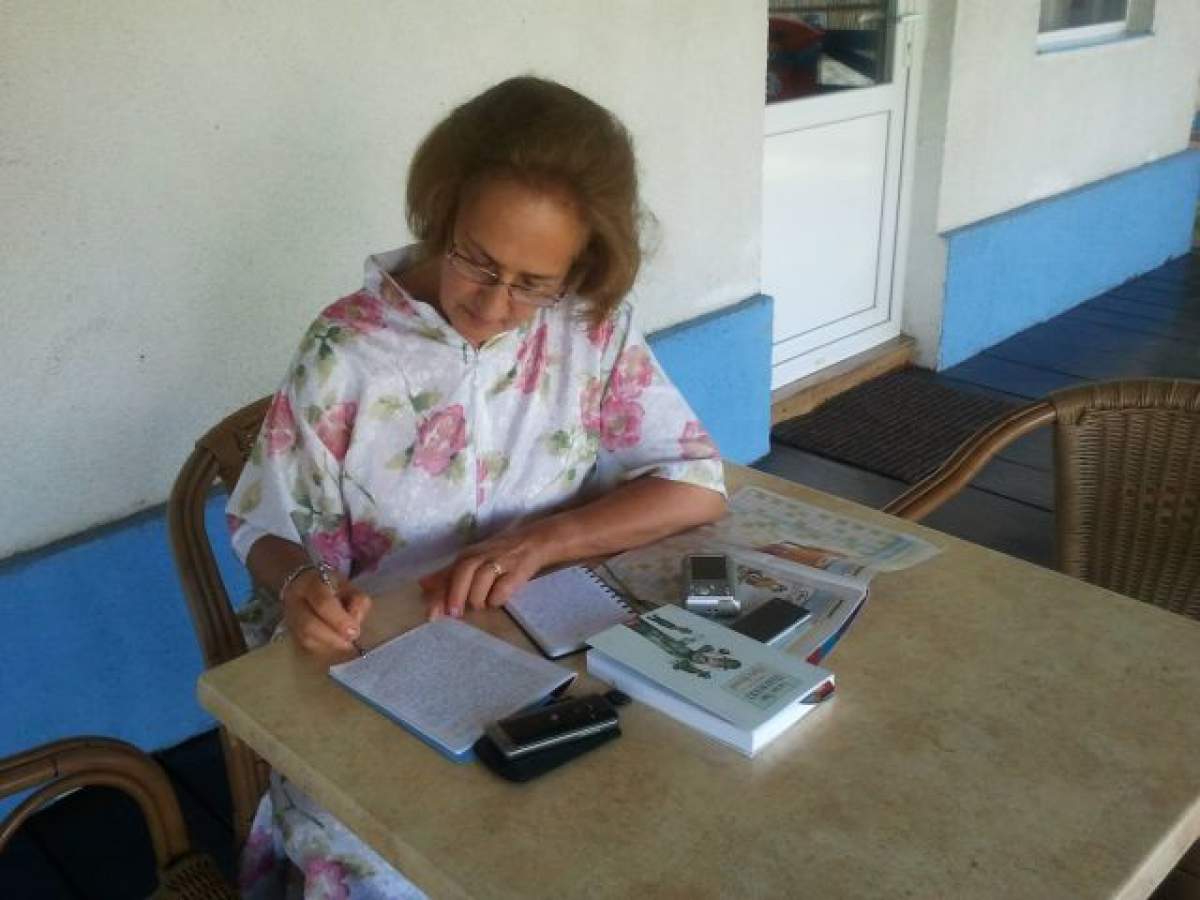 La asta nu te aşteptai! Sofia Vicoveanca, "bişniţă" cu volume de poezii! Artista are "interzis" în librării
