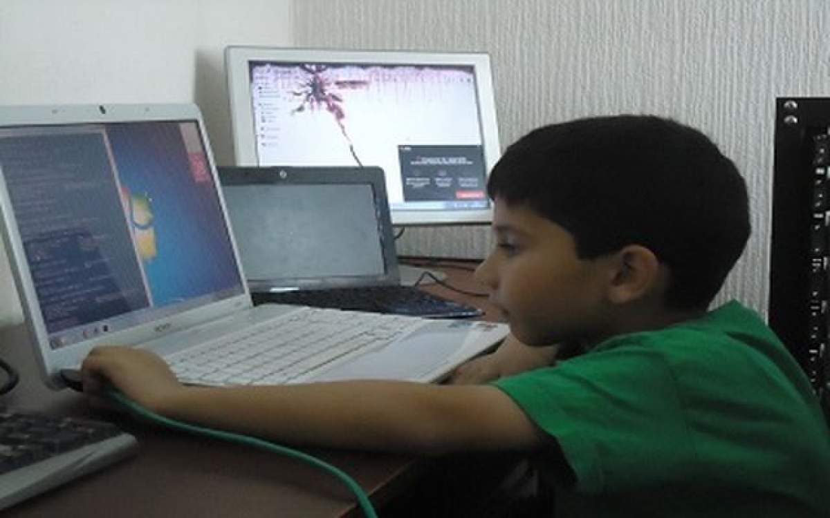 Un copil de cinci ani a trecut testul Microsoft şi a devenit cel mai tânăr IT-ist din lume