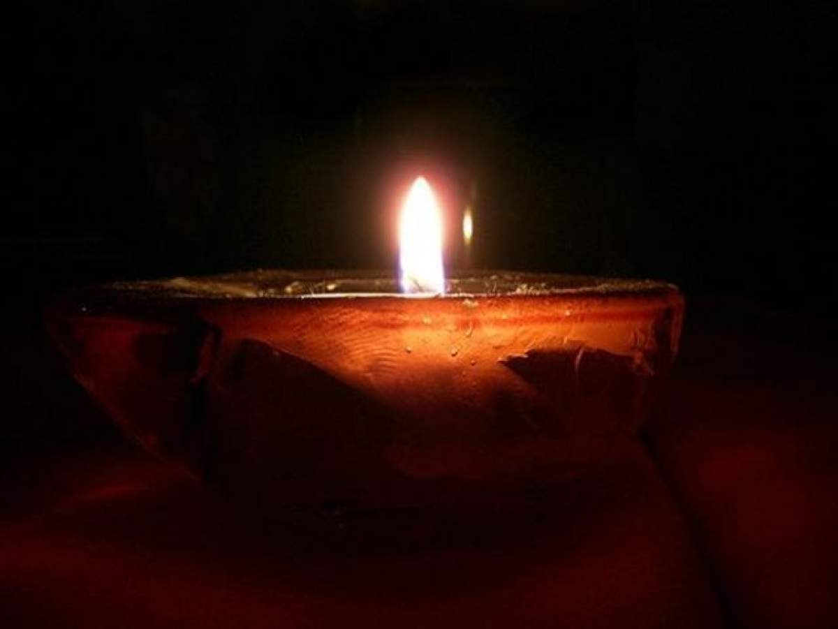 Cum se face o candelă acasă? Un preot îţi arată pas cu pas