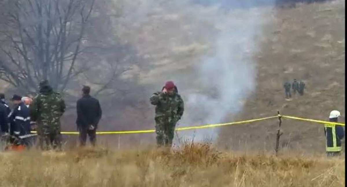 Epava elicopterului prăbuşit a fost ridicată! Ce se întâmplă cu ea acum