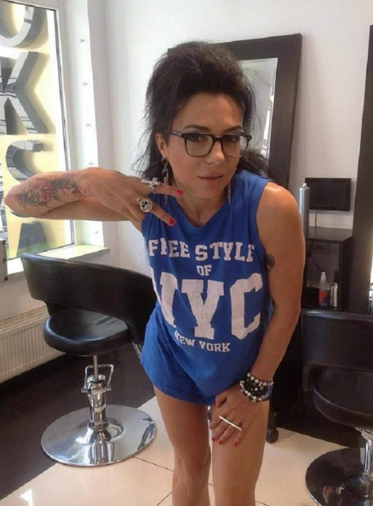 DJ Wanda a vrut să facă furori cu sânii mari, dar un alt detaliu le-a atras atenţia fanilor! Cum s-a pozat la sala de fitness