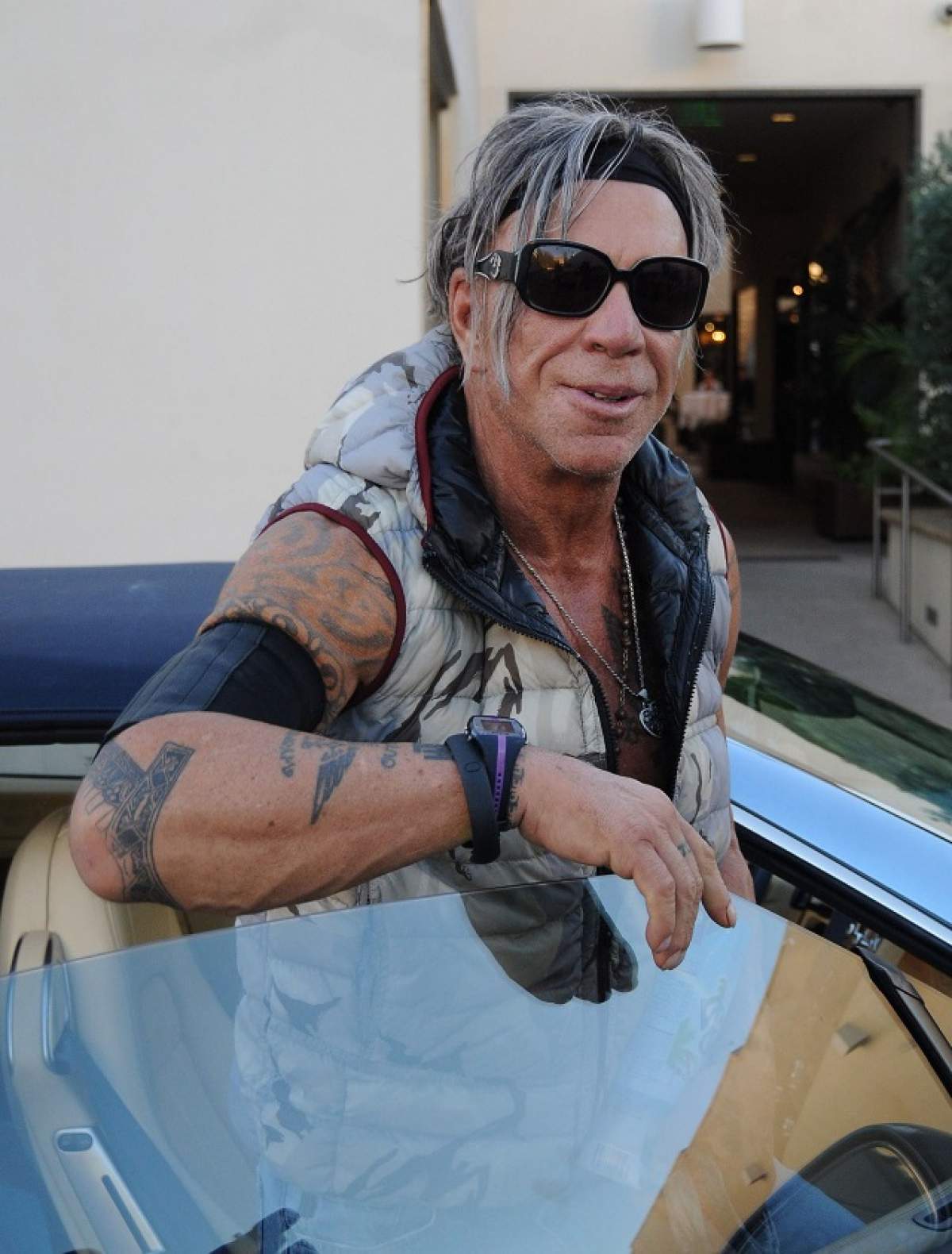 VIDEO / A revenit la prima lui dragoste! Mickey Rourke, în formă maximă, la 62 de ani