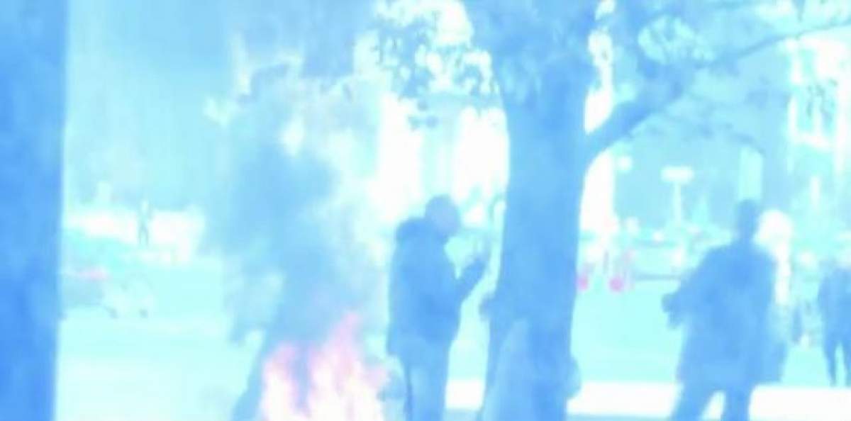 VIDEO / Şocant! O femeie din Bulgaria şi-a dat foc în faţa sediului Preşedintelui