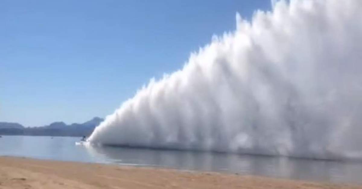 VIDEO incredibil! Cursa spectaculoasă a unor bărci care ating peste 400 de km/h