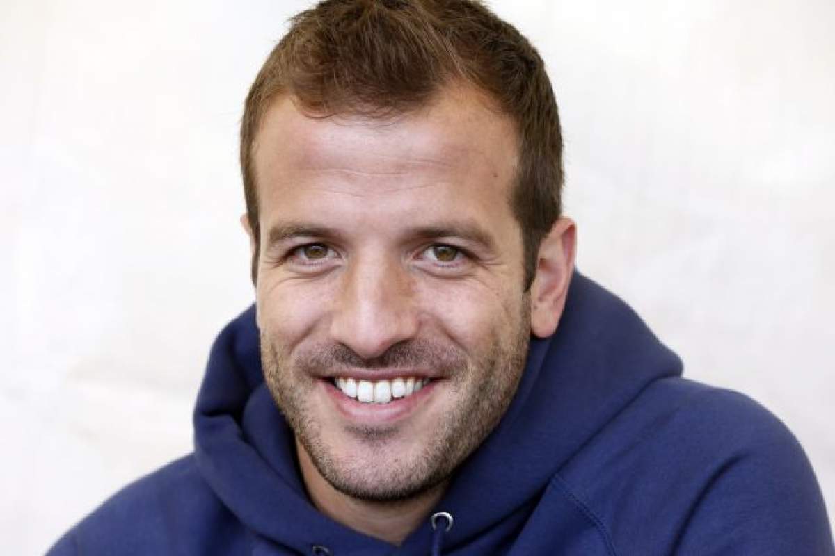 Rafael van der Vaart va înnebuni! Fosta lui soţie a pozat aproape goală! Cum arată blondina FĂRĂ HAINE