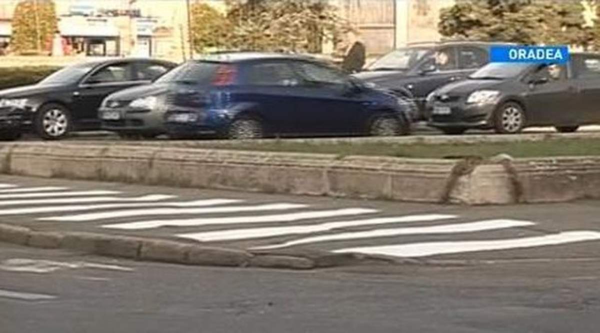 VIDEO / Şi-au făcut singuri legea! Au trasat treceri de pietoni pe trotuar! Motivul este incredibil