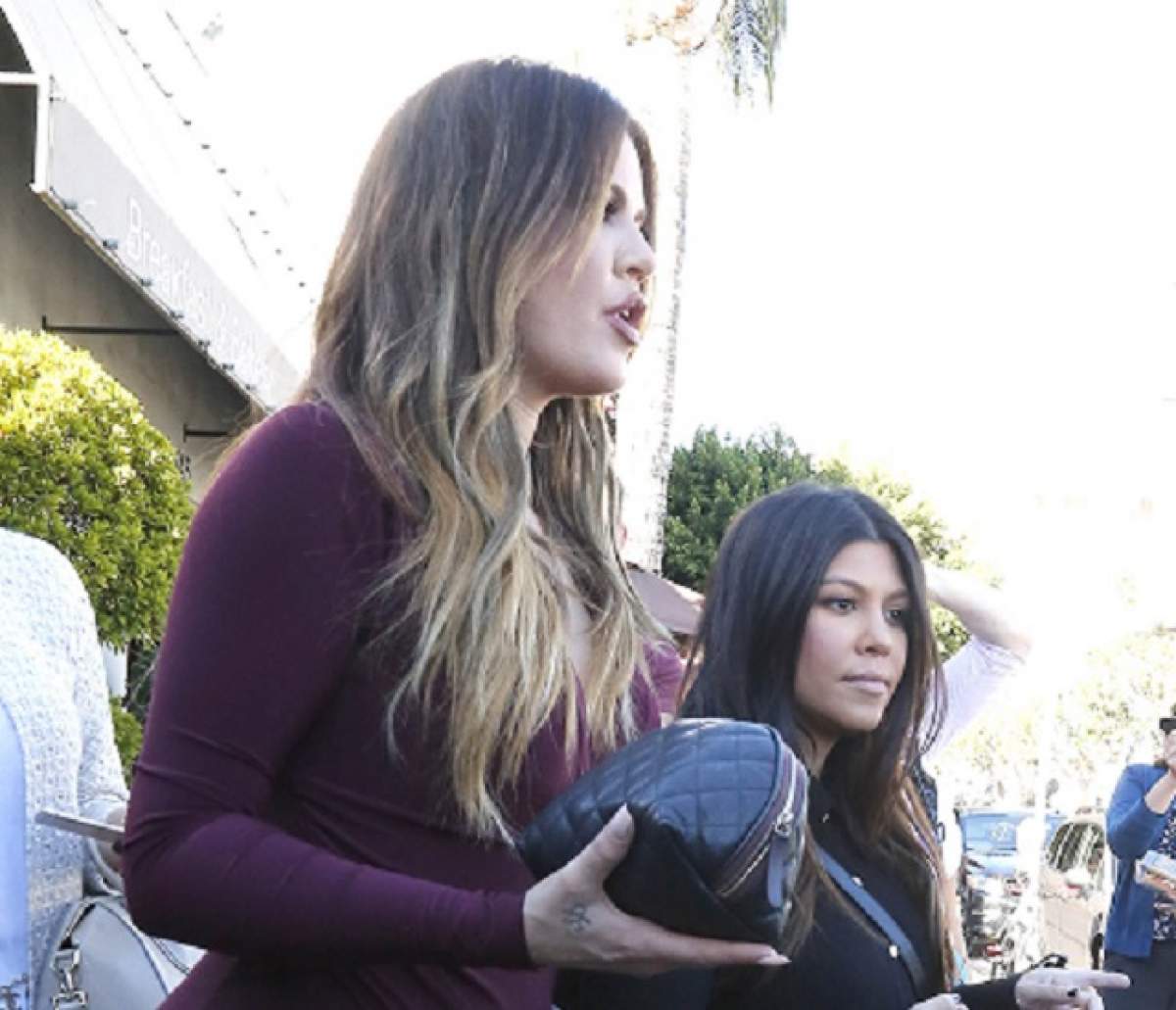 Kim Kardashian a fost detronată! Te sperii când vezi cât de MARE e posteriorul surorii ei