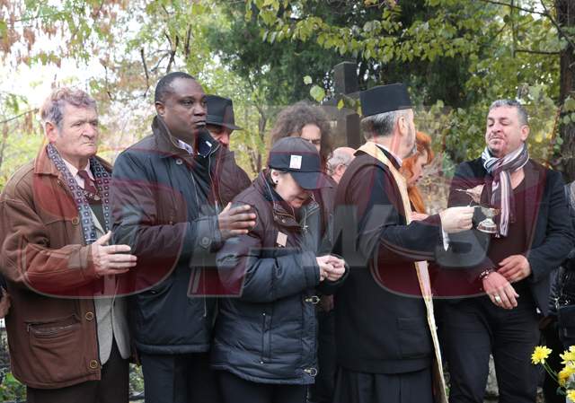 VIDEO / Văduva a ajuns la cimitir! Anca Pandrea, distrusă de durere la crucea lui Iurie Darie!