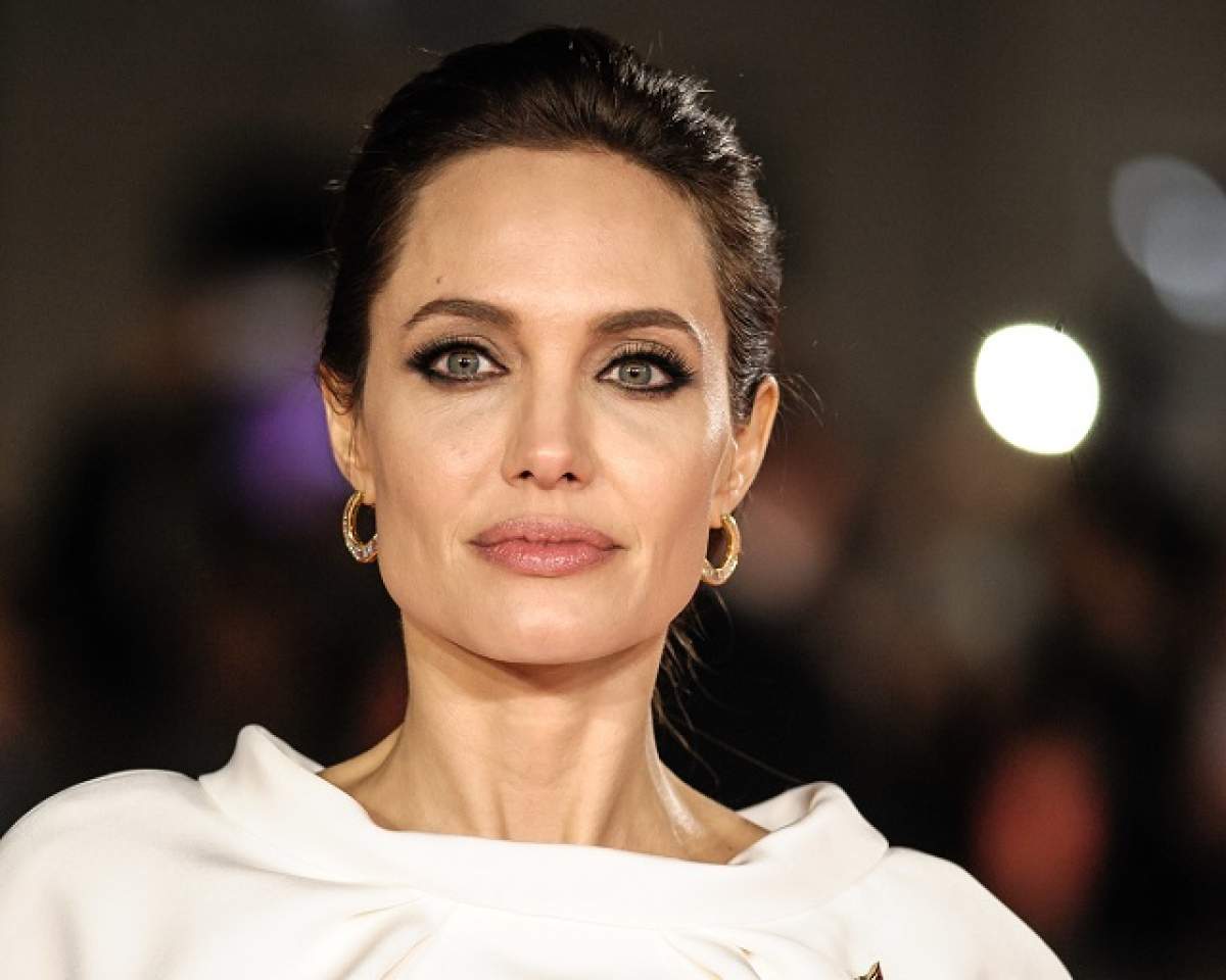 Angelina Jolie avut un accident de maşină. O explozie s-a declanşat la scurt timp după impact