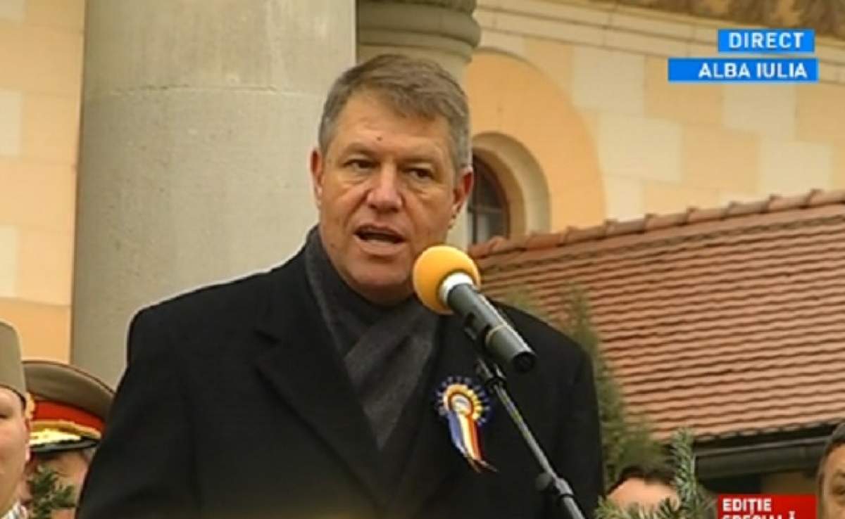 VIDEO / Klaus Iohannis a fost primit cu pâine, sare şi pălincă la Alba Iulia! Mesajul transmis de noul preşedinte, tuturor românilor