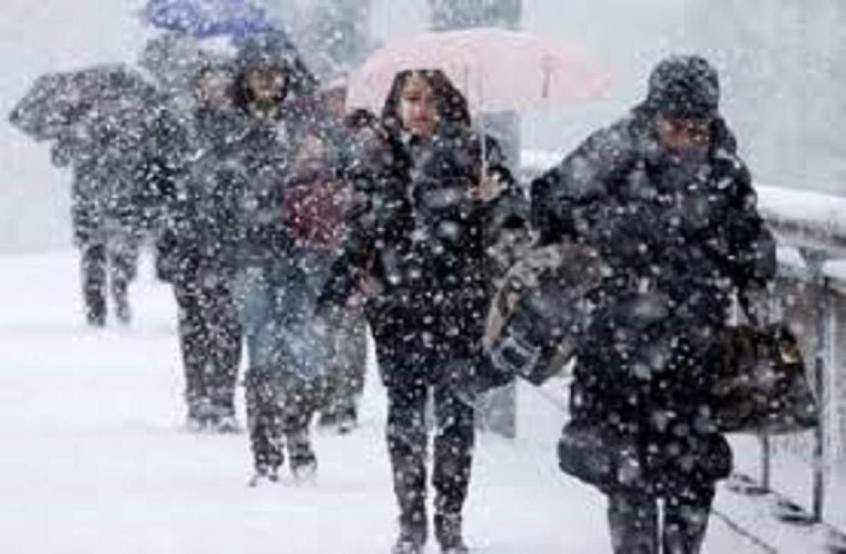 INFORMARE METEO DE ULTIMĂ ORĂ! Ninsorile, ploile şi poleiul fac ravagii în România