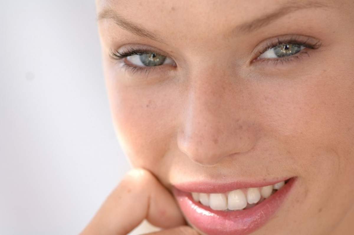 Cum să obţii un zâmbet alb şi strălucitor? Rezultatele se văd în 20 de minute