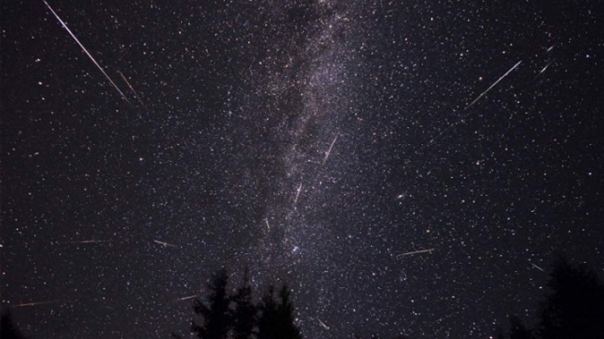 FENOMEN SPECTACULOS! O ploaie misterioasă de meteoriţi a fost observată şi în România