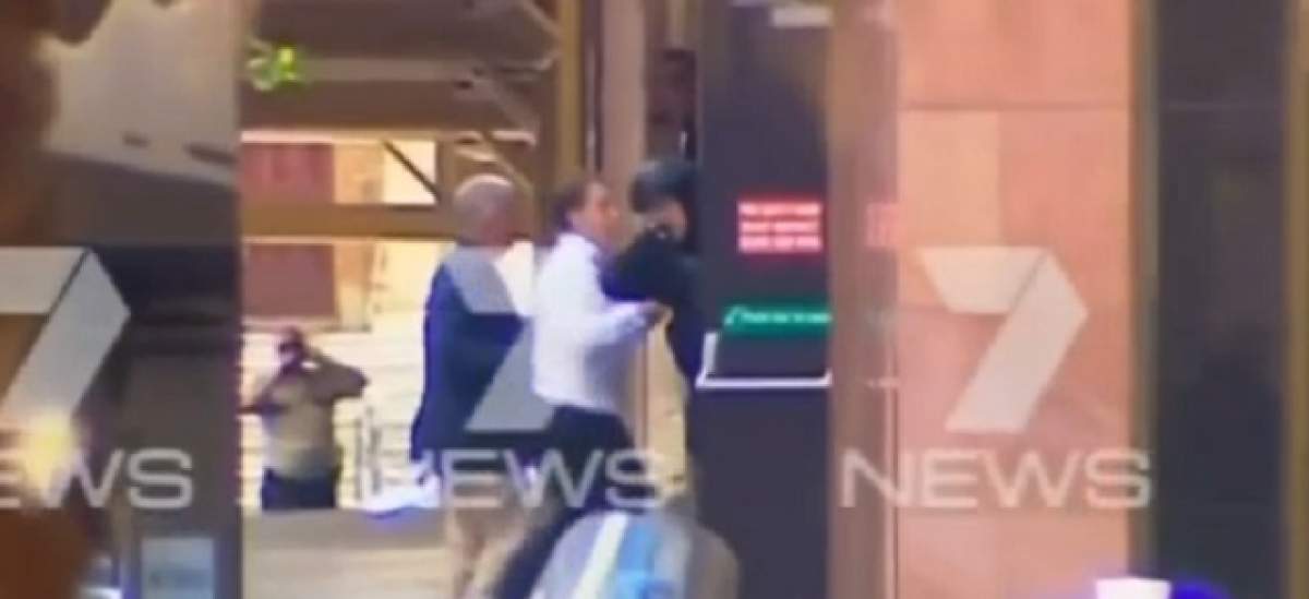 VIDEO / Coşmarul s-a încheiat pentru ostaticii din Sydney! Agresorul a fost ucis