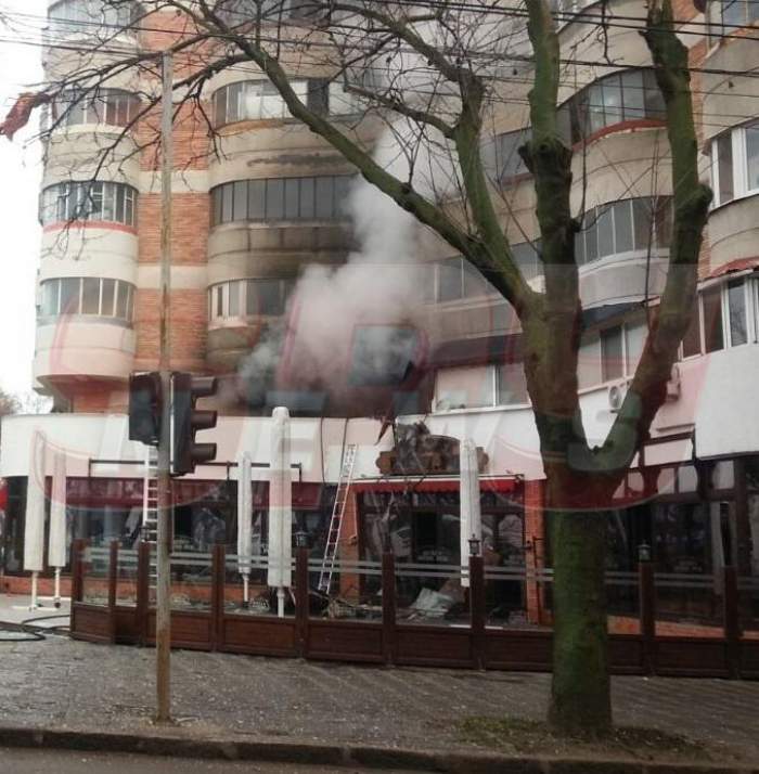 VIDEO / EXCLUSIV Explozie puternică în centrul oraşului Brăila! Un bloc a fost cuprins de flăcări