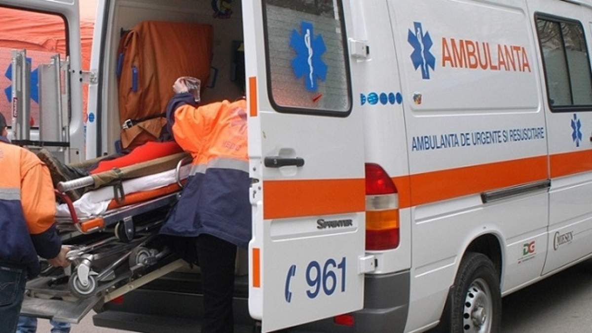 Şocant! Un bărbat s-a aruncat de la etaj cu copilul în braţe