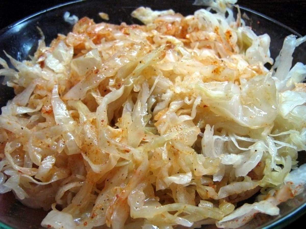 REŢETA ZILEI - JOI / Tratează mahmureala de sărbători cu salată de varză murată!