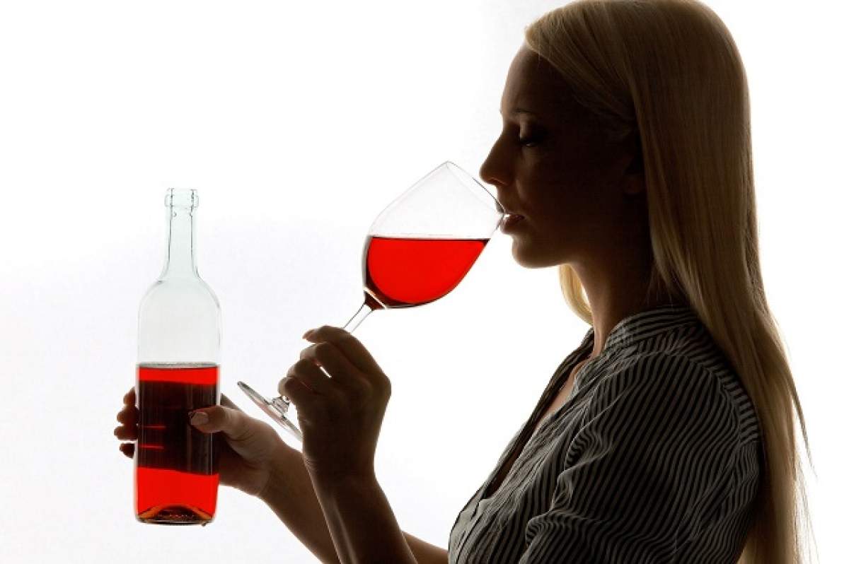ÎNTREBAREA ZILEI - JOI / De ce vinul roşu este considerat un adevărat elixir al tinereţii?