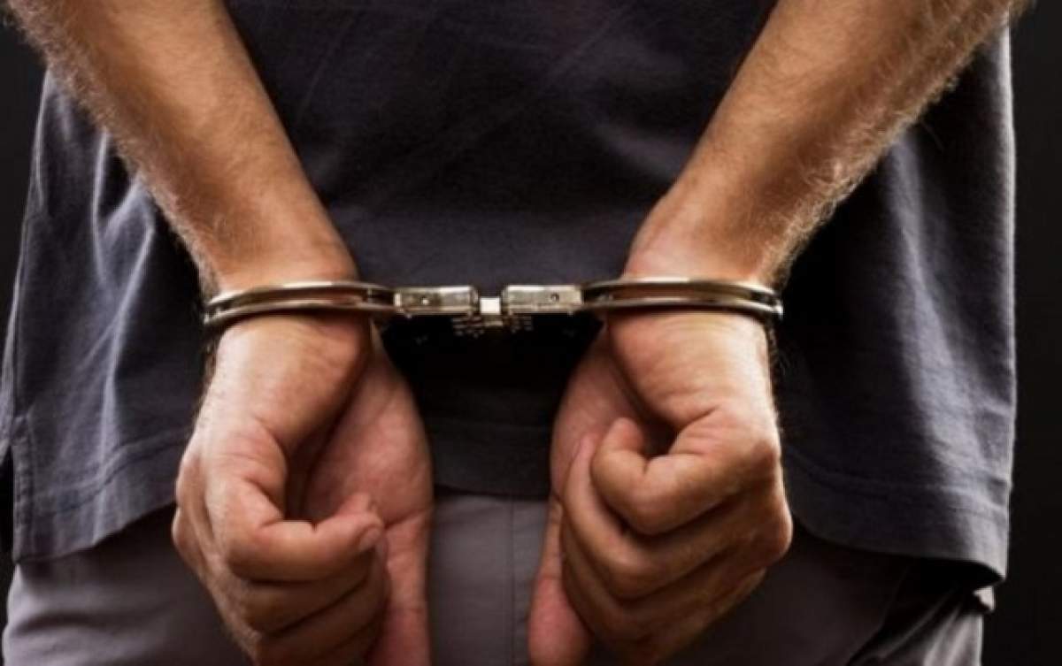Un român arestat în Franţa a încercat să muşte un poliţist de organele genitale