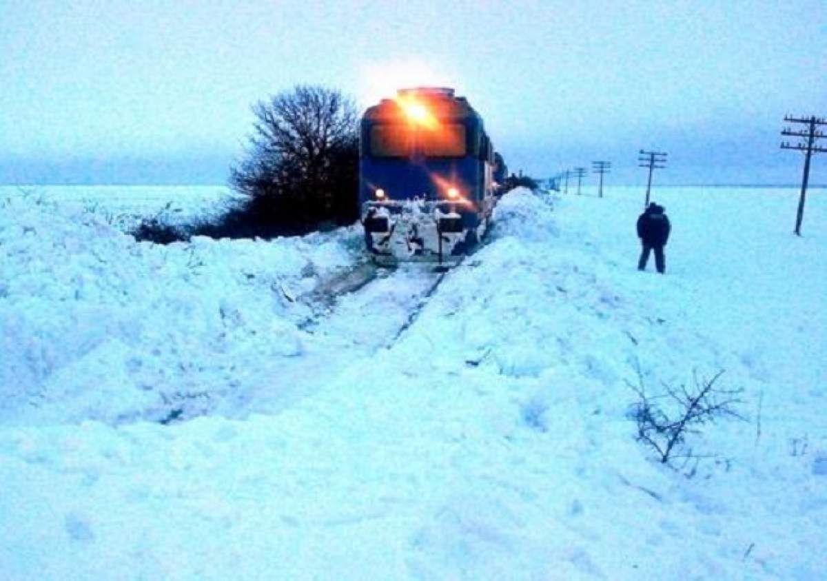 Panică în România! Nouă trenuri au fost anulate din cauza viscolului