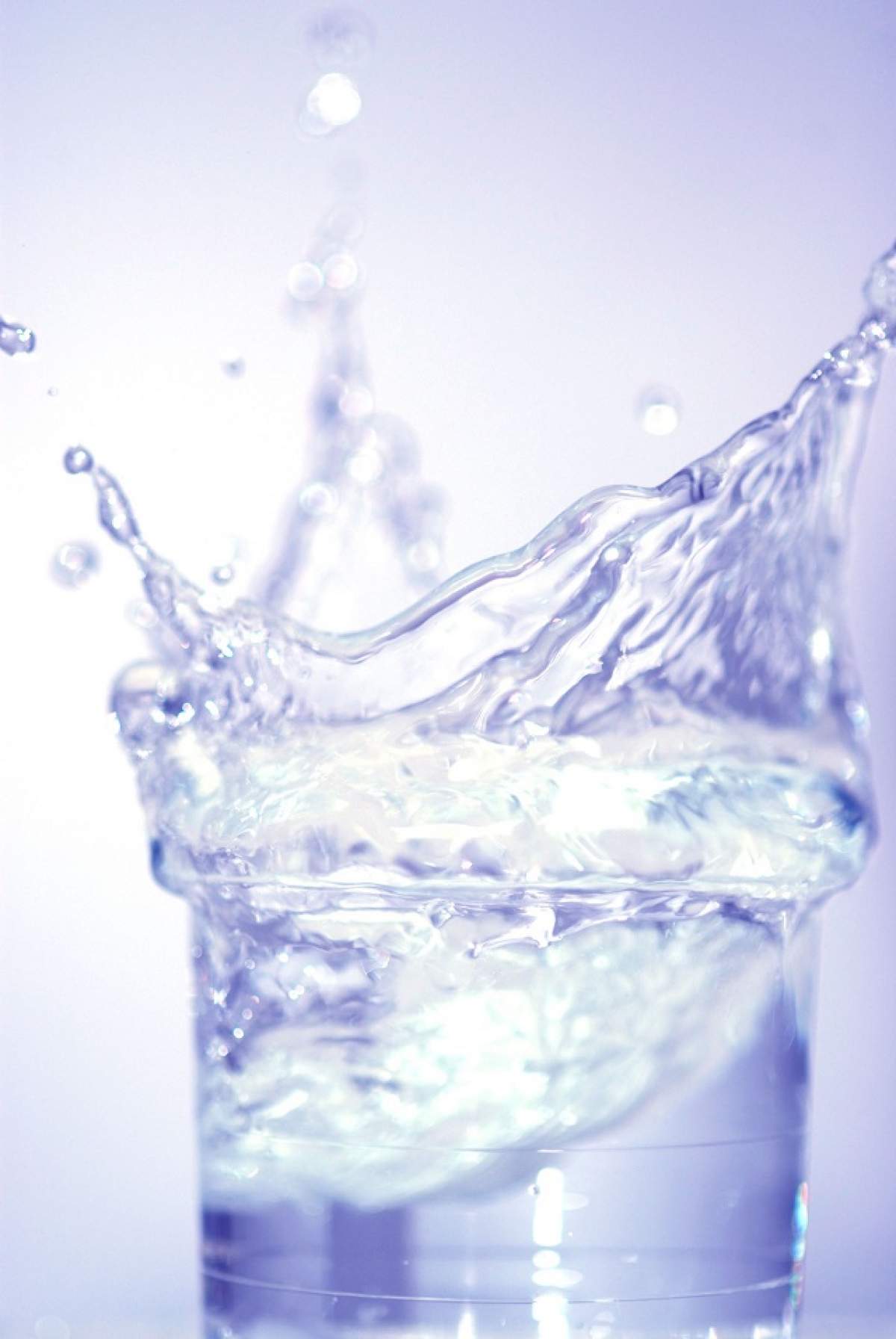 ÎNTREBAREA ZILEI - LUNI: Cât timp putem supravieţui fără să bem apă?
