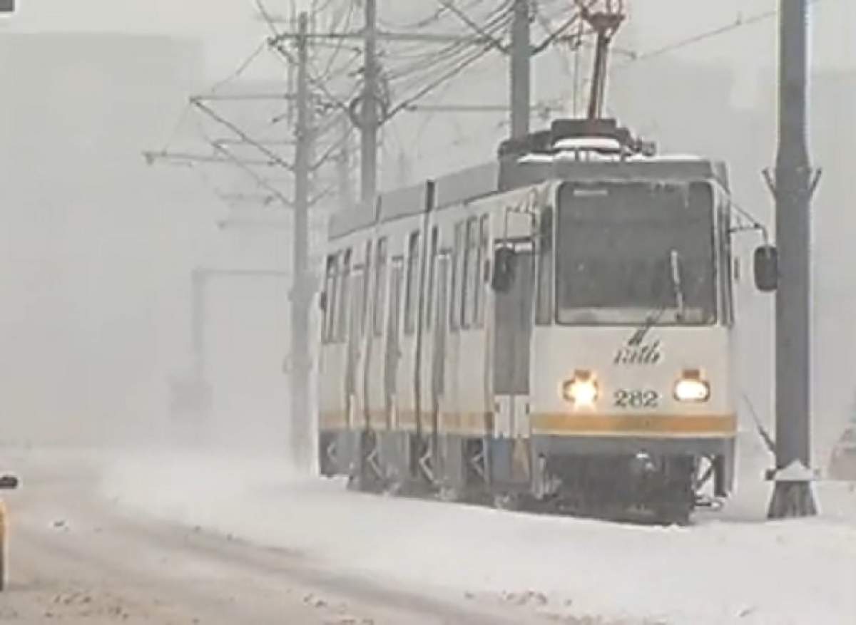 VIDEO / ULTIMĂ ORĂ pentru bucureşteni! Circulaţia pe linia de tramvai 41 este blocată