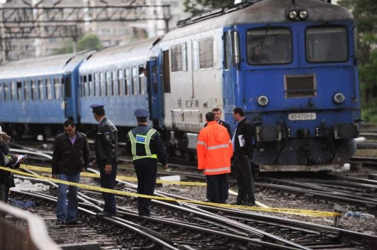 ACCIDENT pe Valea Prahovei! Un tren a rămas blocat ore în şir, după ce un copac a căzut pe şine