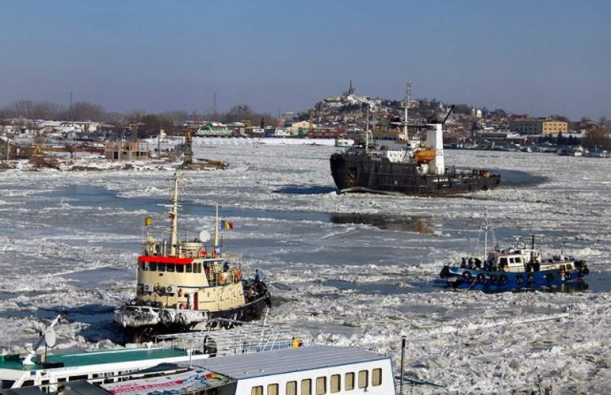Frigul face ravagii! Zeci de nave au rămas blocate pe Dunăre din cauza vântului puternic