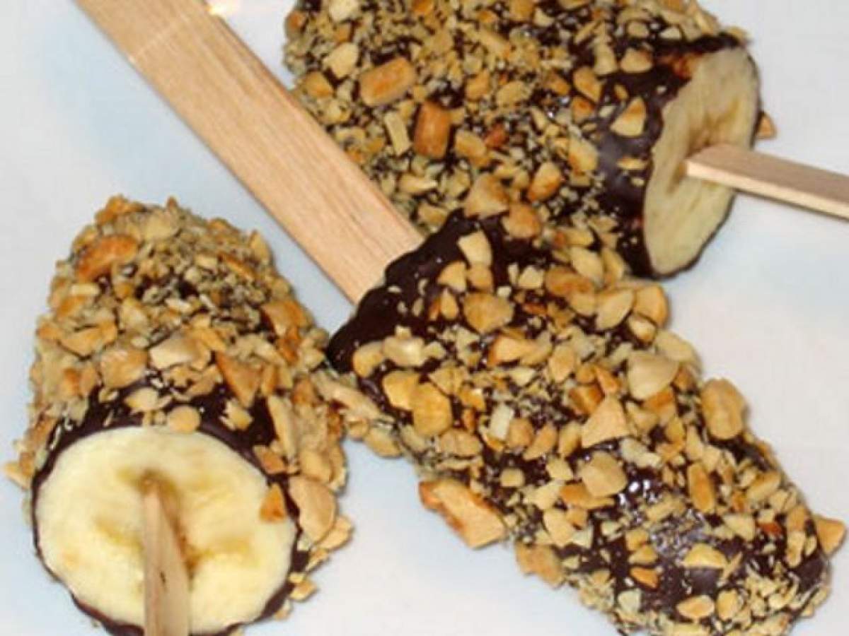 REŢETA ZILEI: Sâmbătă - Banane învelite în ciocolată. Gustarea perfectă pentru musafiri!