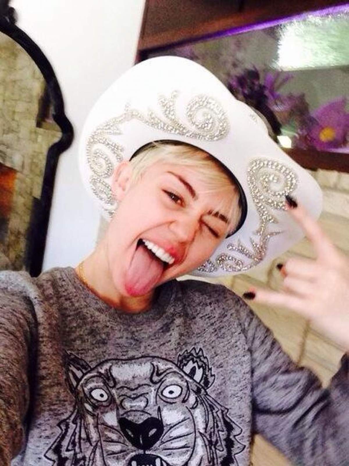 Miley Cyrus se bucură de zăpadă mai ceva ca un copil. Uite ce reacţie a avut atunci când a văzut primii fulgi de nea