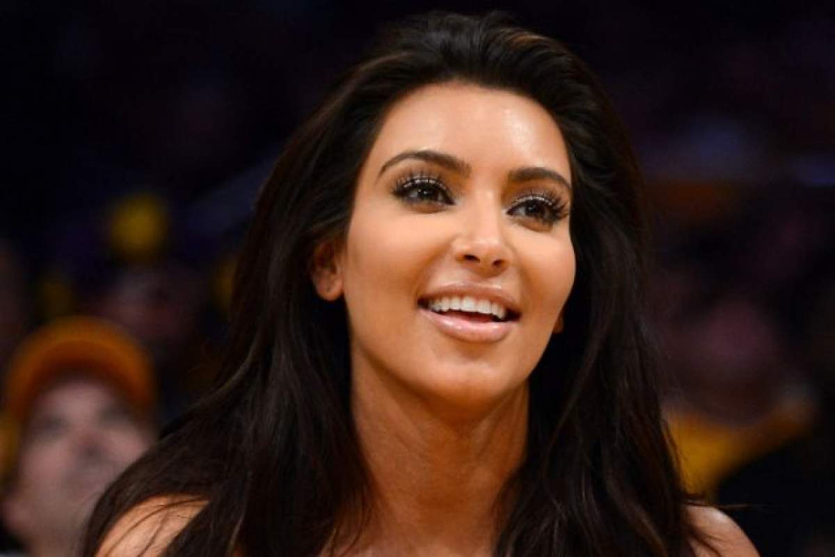 Fond de ten sau tencuială? Poza asta te va speria! Nu vei recunoaşte faţa lui Kim Kardashian