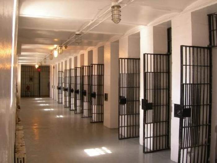 335 de puşcăriaşi au fost scoşi din penitenciare de Noul Cod Penal. Vezi ce nume celebre se află pe listă!
