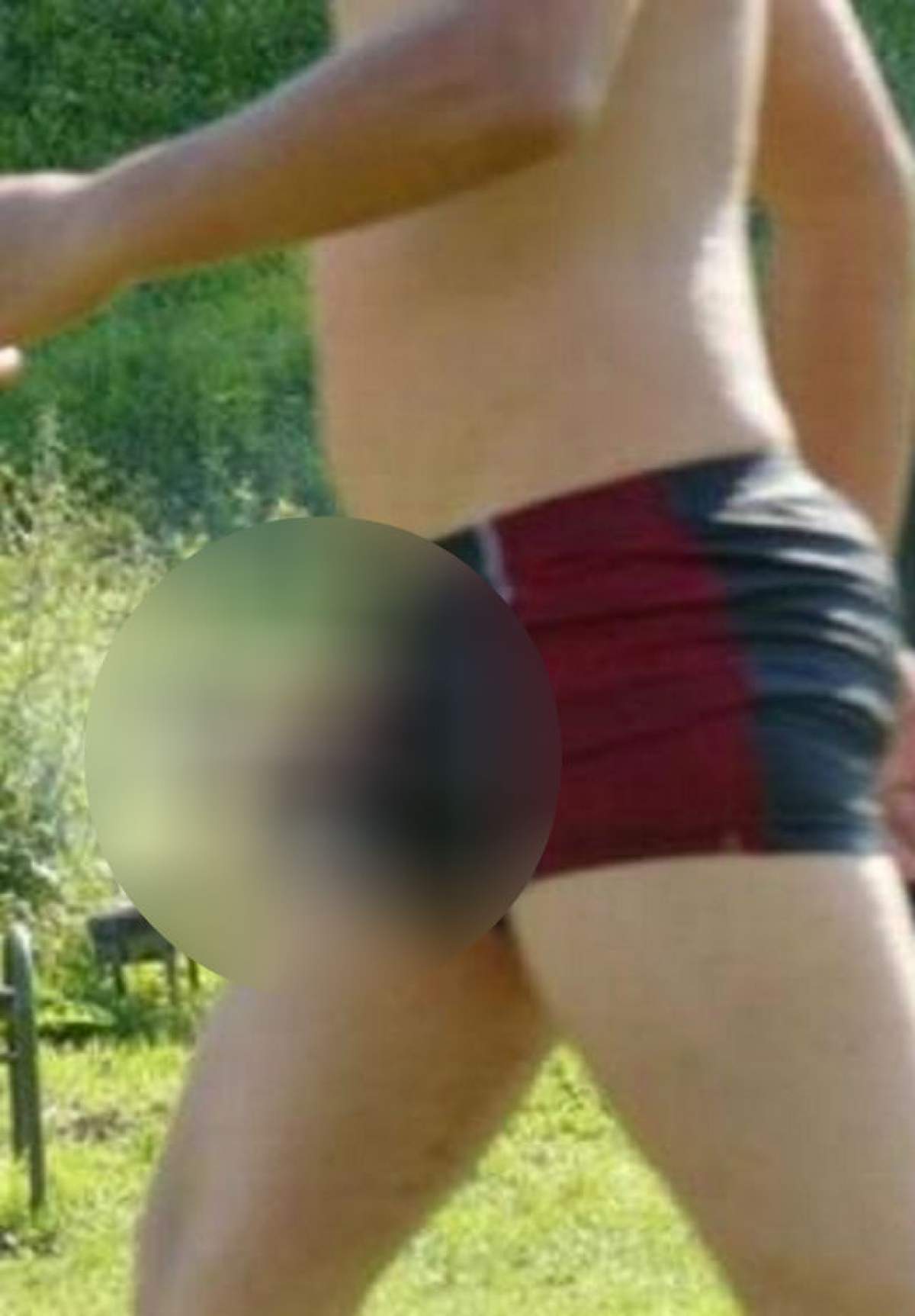 Şocant! I-a ieşit din pantaloni?! Toată lumea a rămas cu gura căscată