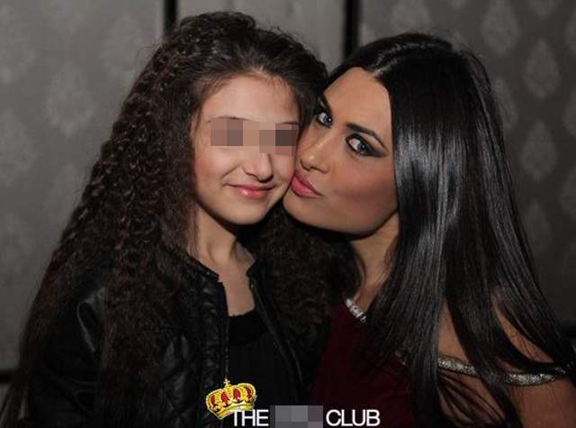 "Nepoata" lui Ilie Năstase îşi cară după ea fetiţa la serviciu. Copilărie în clubul de manele!