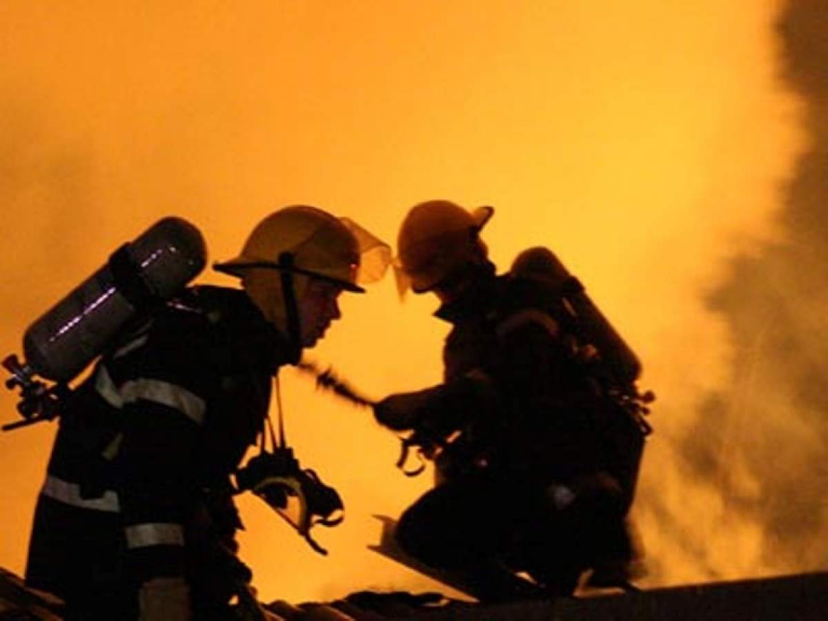 Incendiu în Maramureş! O fabrică de cherestea a ars