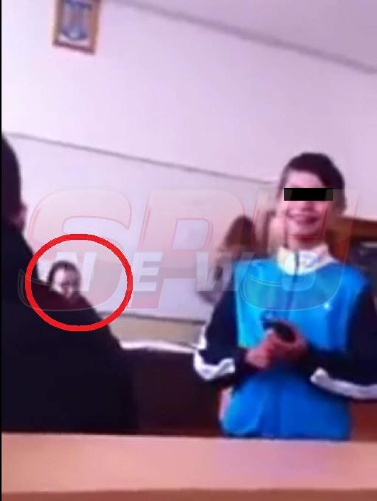 VIDEO Manea porno la o şcoală din România. Vezi cum le-a umilit un puştan pe Inna şi Ruby!