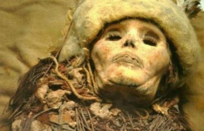 Oamenii de ştiinţă au făcut o descoperire stranie pe pieptul unor mumii dezgropate în China