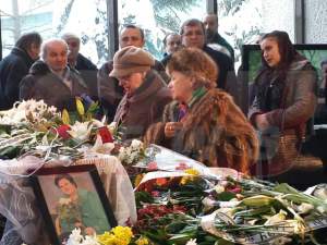 Imagini emoţionante de la înmormântarea Marioarei Murărescu! Realizatoarea emisiunii "Tezaur folcloric", condusă pe ultimul drum